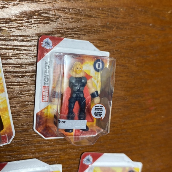 ‼️5/$15‼️ Five Marvel Thor & Wasp Minis - Picture 3 of 4